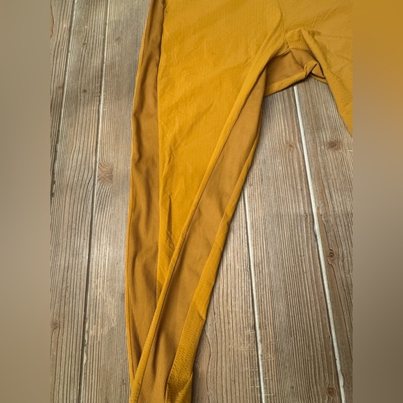 EUC Athelta Textured Brooklyn Jogger Mustard size 10 - Picture 8 of 9